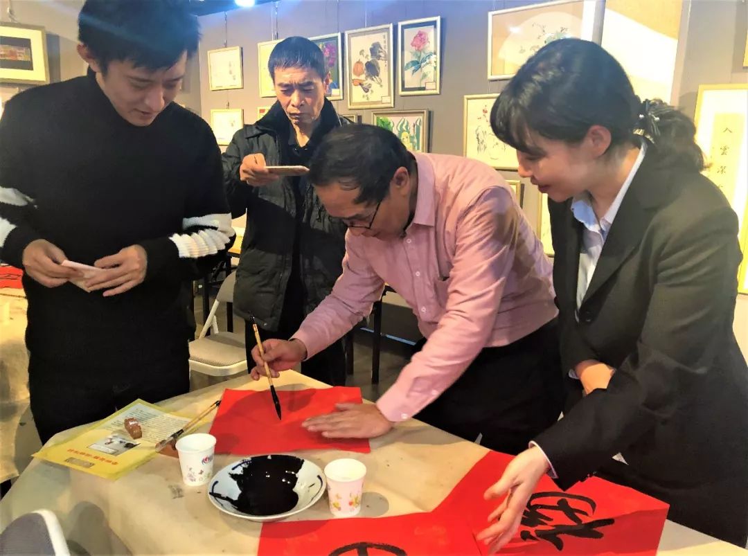 【活动现场】写福字,造"年味"!_爱新觉罗