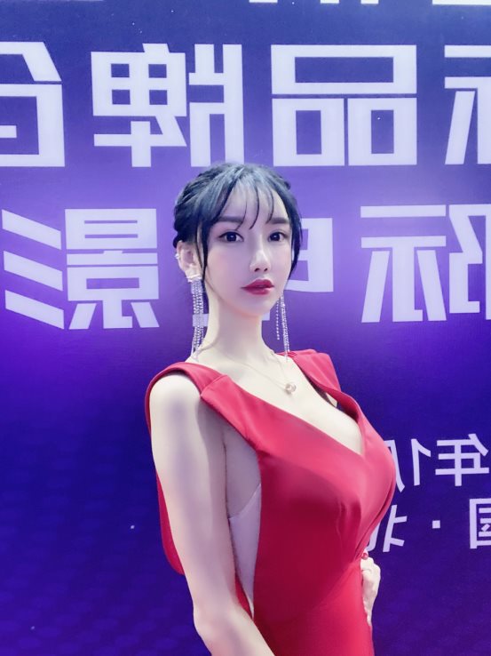 桓淼淼《欢乐中国年》唱响香港卫视文旅台春晚 喜获个