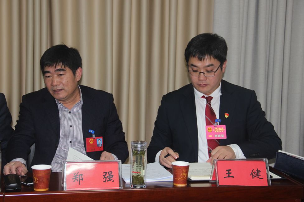 聚焦两会中楼代表团代表积极讨论审议政府工作报告