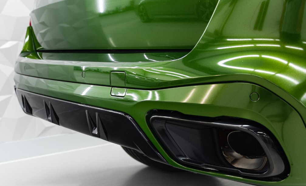 宝马x5青绿色的外观