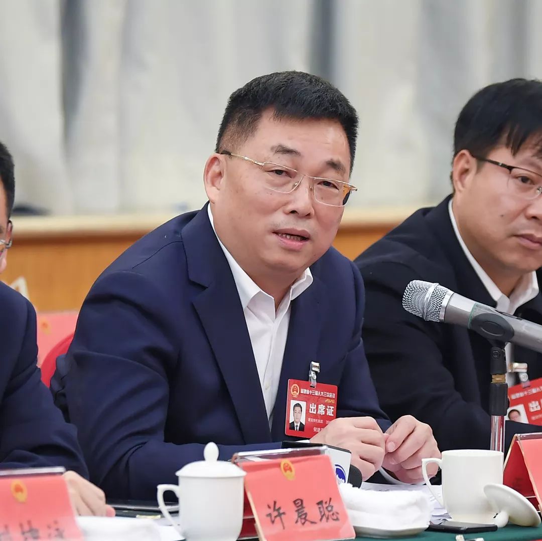 何建平代表建议加强园区标准化试点建设,分类开展试点探索,培育产业