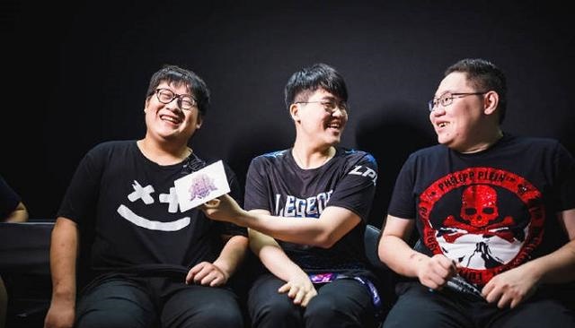 pdd聊老ig"黑历史",烟盒放桌上隔天看了想打人,曝出笑笑糗事_战队