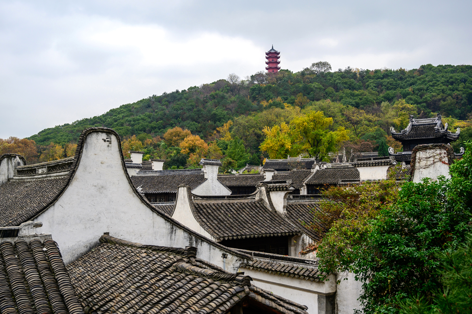 惠山古镇,无锡新晋国家5a级景区,拥有我国最大的古祠堂建筑群