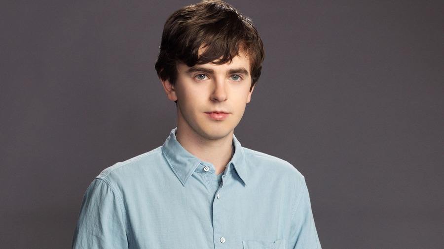 医生的职责就是救死扶伤,在剧中尤其是男主角肖恩61墨菲的人物设定