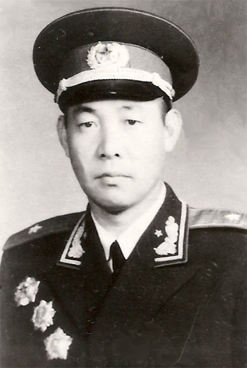 刘懋功出生在一个贫农世家,小时候他就在地主家里放牛.