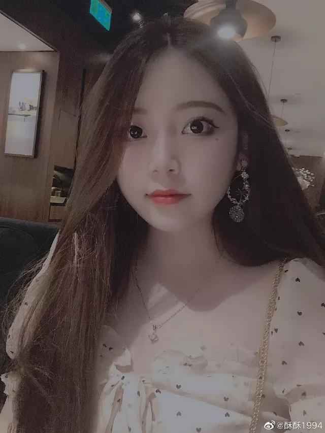 酥酥直播被骂哭 回应嘉年华露脸人气暴跌:被骂了5年还要怎么样