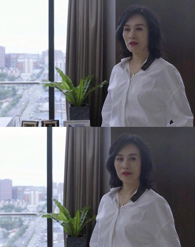 原创50来岁职场女性穿搭看看精英律师里的邬君梅吧