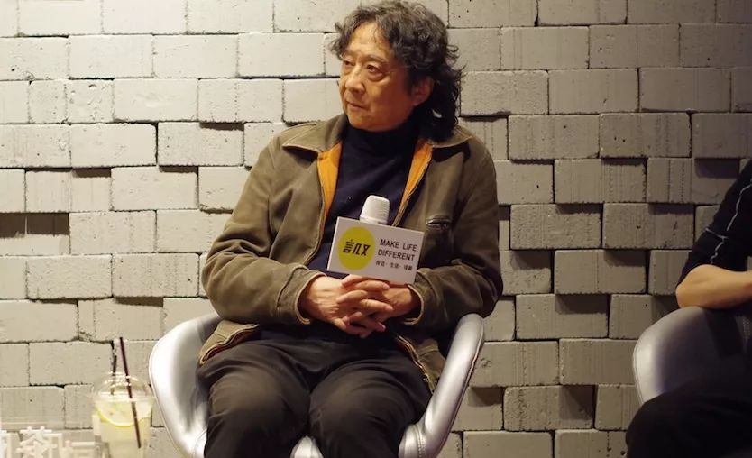 他曾在春末夏初发布了一本新书《何多苓文献集》,曾在翟永明的《浅焦