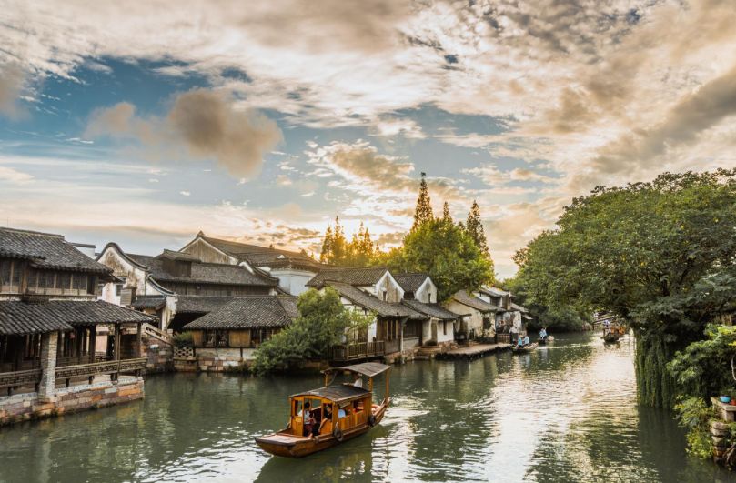 嘉兴:水墨乌镇,醉美江南追寻那曾经千年繁华的水乡古镇漫步在曲折的