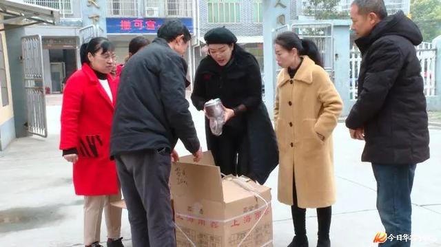 粤港华容精英朱婉仪情系桑梓20年无私洒爱不间断