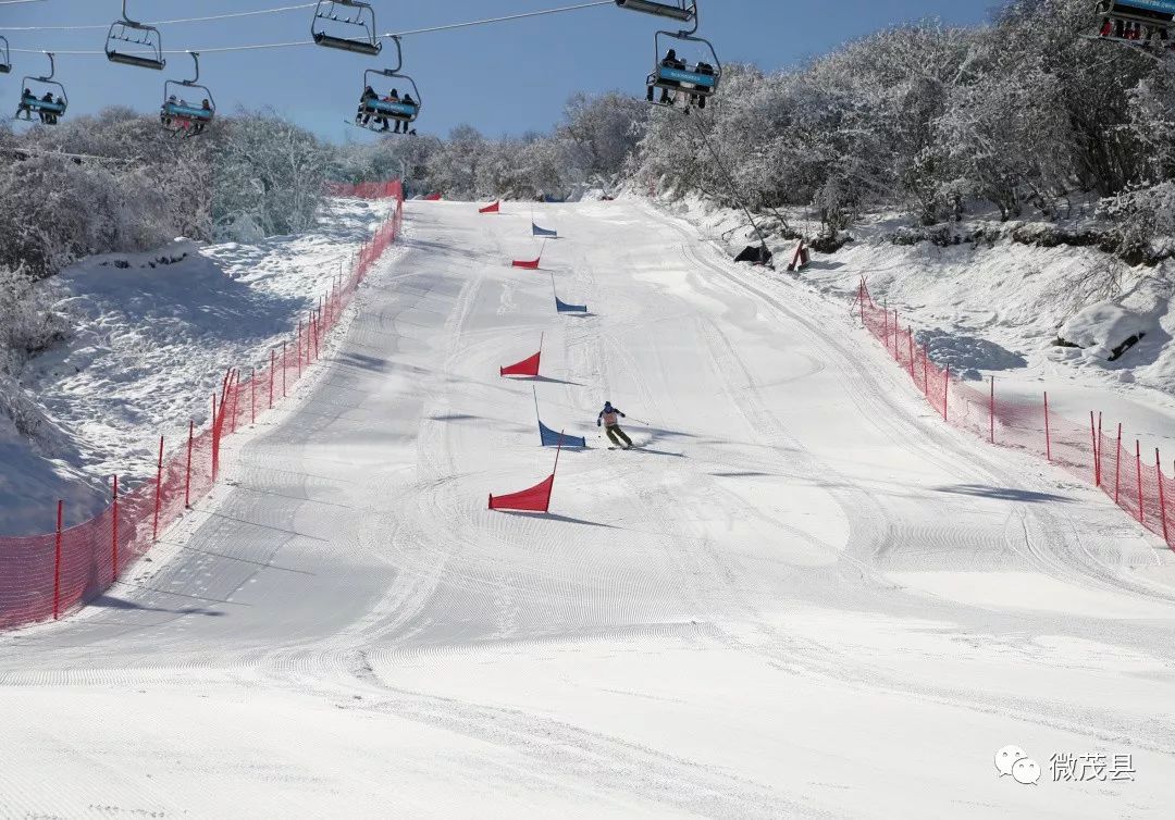 高山滑雪赛道多长图片