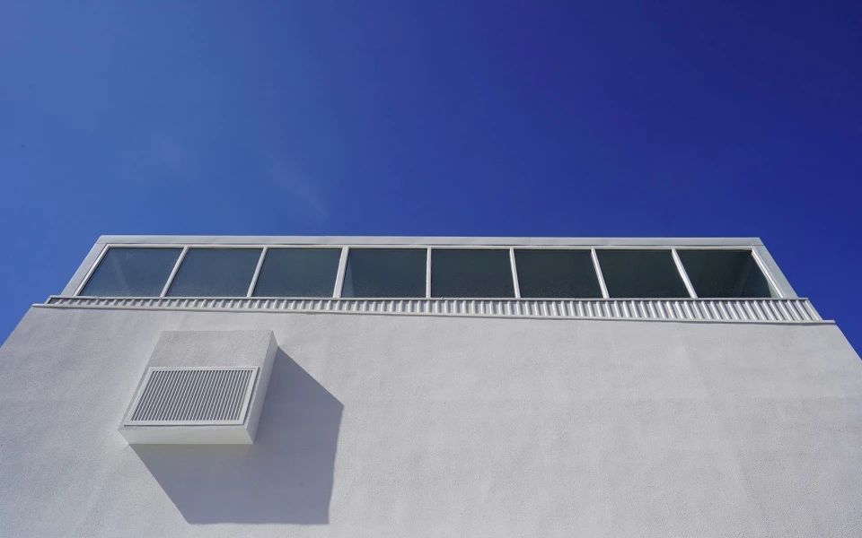 ▼高侧窗让阳光洒入室内 08合木建筑工作室▼室内光影变幻 08合木