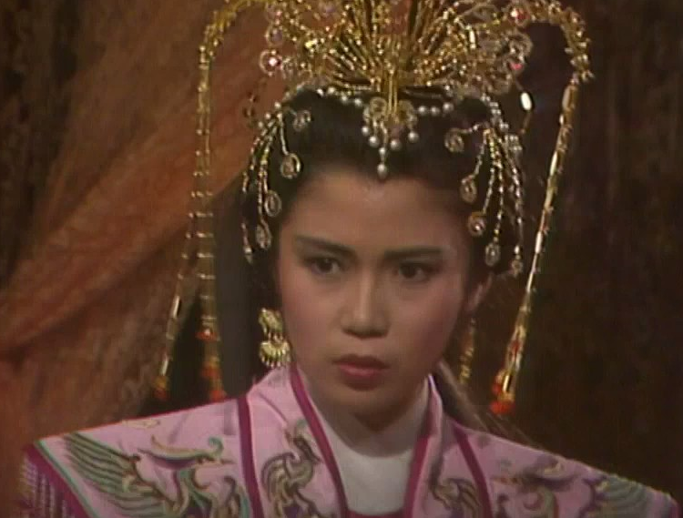 《阎罗传奇》中饰演女主角念奴,扮相柔美,算是她最好的古装角色之一了