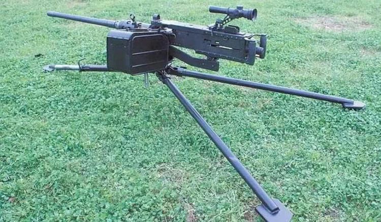 在两公里以外m2hb重机枪都能够一枪击毙任何活物,重机枪都能当狙击
