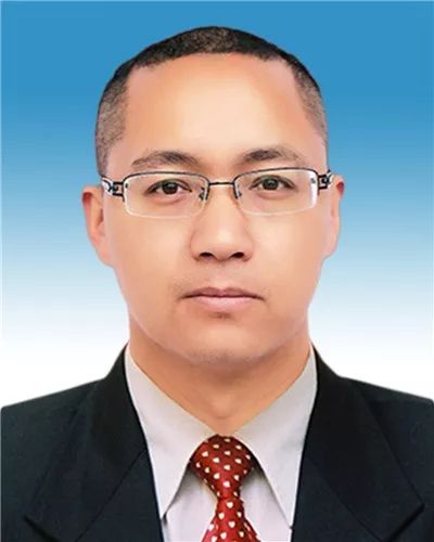 经研究,该同志拟任中共威信县民族中学支部委员会书记,校长.