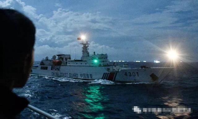 捷报印尼军舰被逼退中国7艘舰艇立功40艘渔船升起五星红旗