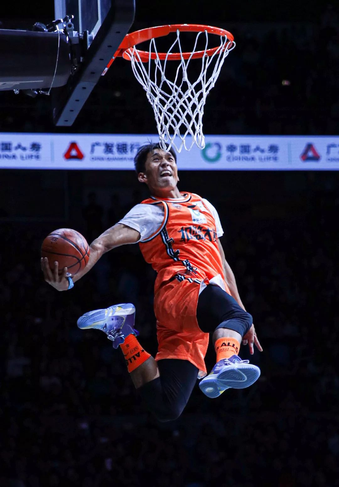 拿球说话诸神之战问鼎羊城