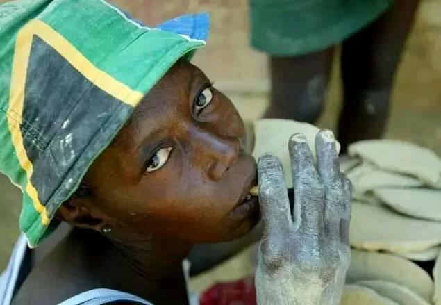 全球最艰难国家:国民吃"泥饼"度日,大多数人一辈子没吃过米饭