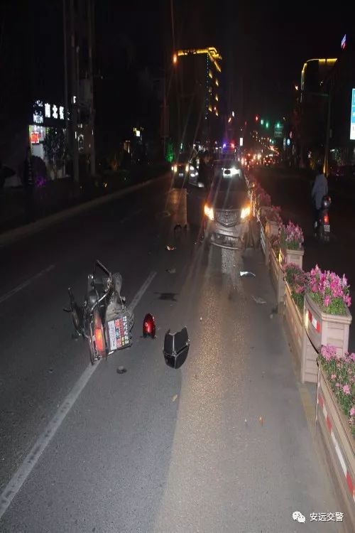 【视频】安远一男子骑电动车逆行酿事故,负全责