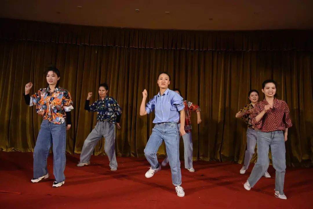 会长胡忠怀对2019年度工作进行了总结并对2020年工作进行了规划;会上