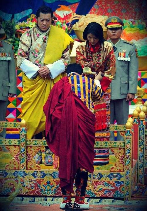 原创不丹国王罕见穿休闲服二胎将出生太激动一生只娶王后一人啊