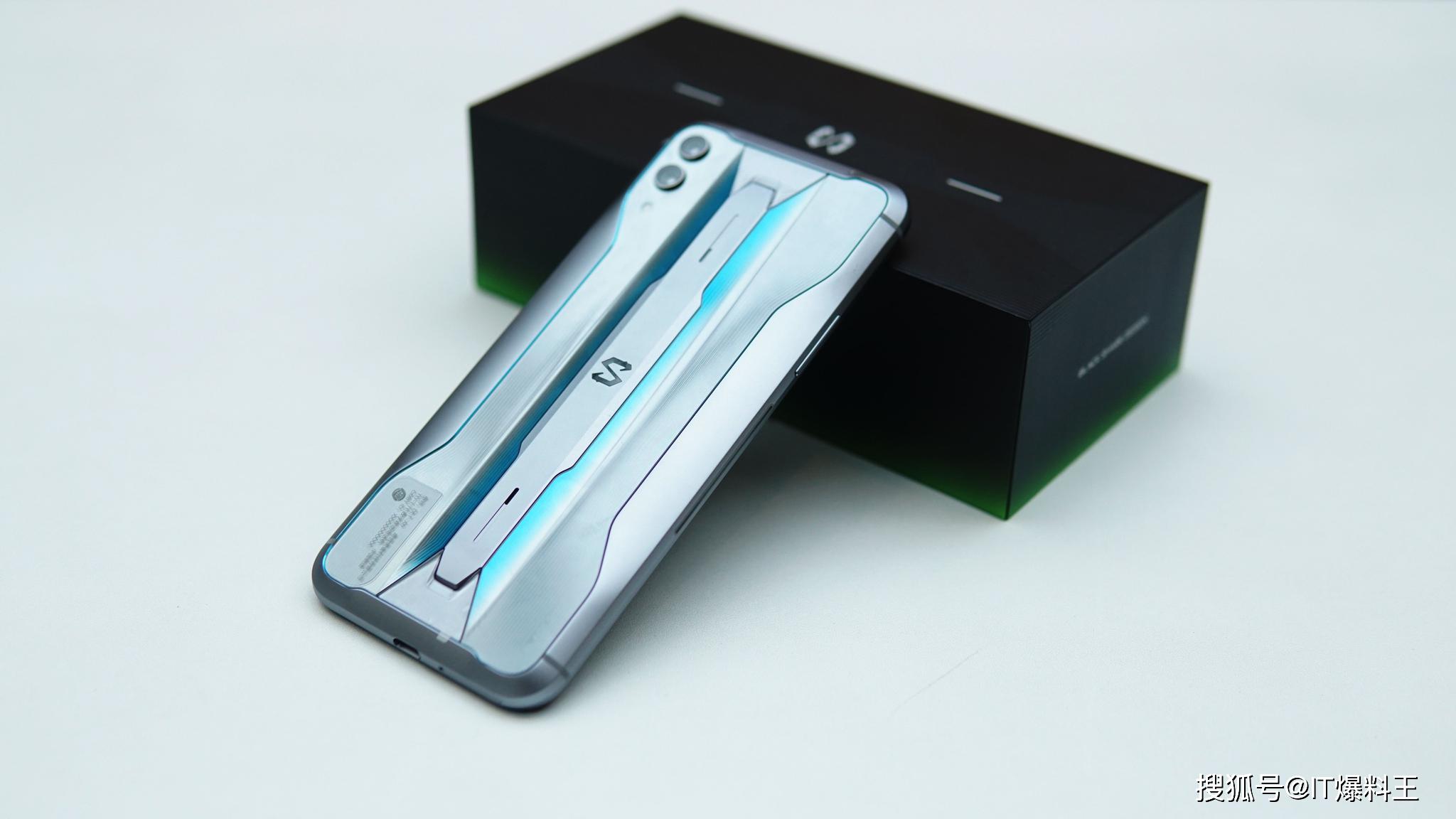 原创16g运存性能过剩的彻彻底底5g游戏手机黑鲨3携120hz2k屏现身