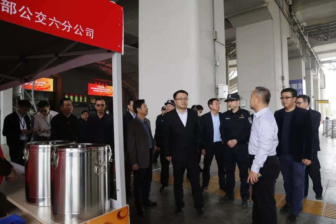 坪山区副区长沈华新率队到坪山高铁站督导春运保障工作