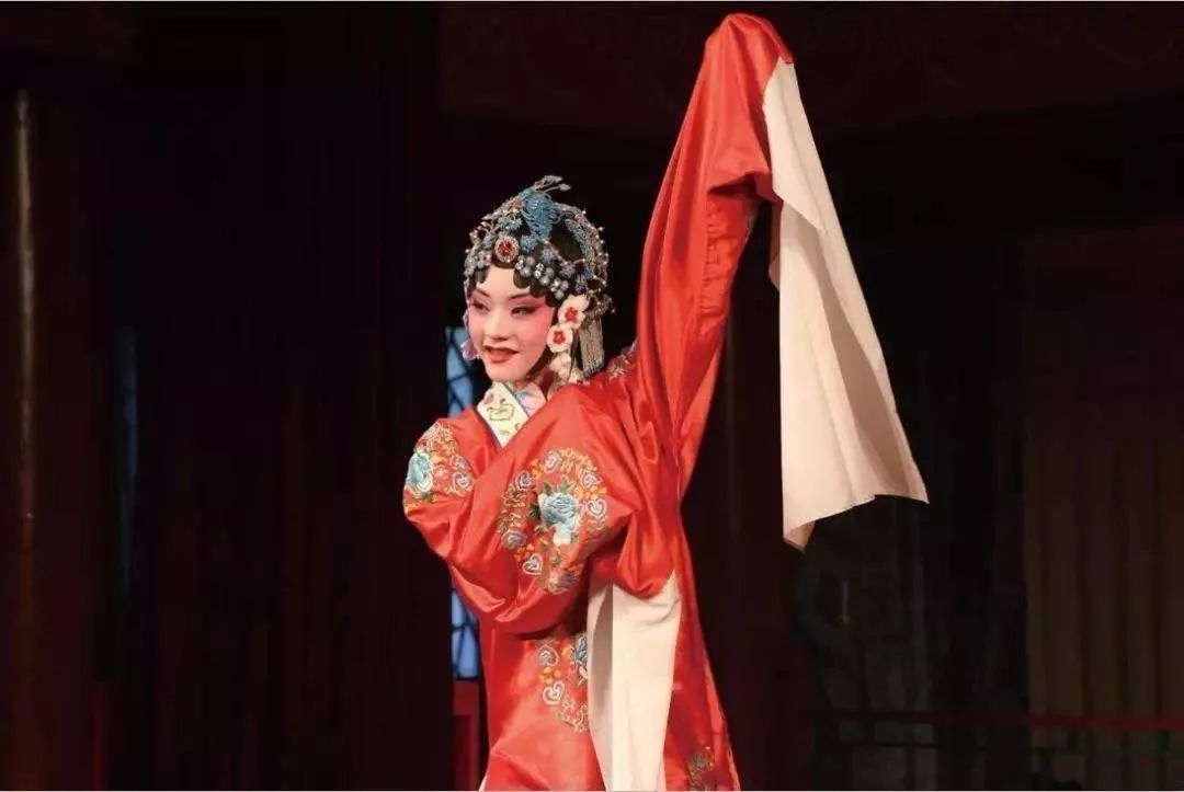 还有十三道辙分为:中东撤,一七辙,言前辙,灰堆辙,由求橄,遥条辙,人辰