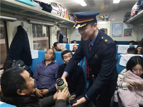 春运中最可爱的人列车乘务员