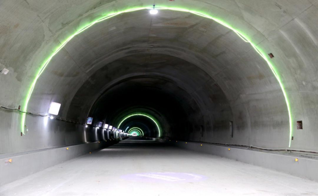 其中发瑞隧道作为全区在建最长隧道(5334米),设计开挖(双洞)10659米