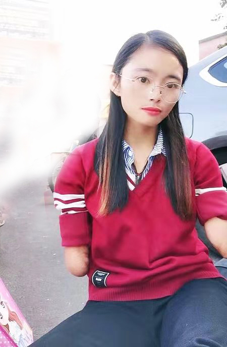 詹小敏趾书谱写生命之歌