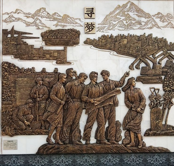 关注60米四寻浮雕墙讲述寻乌故事记住乡愁