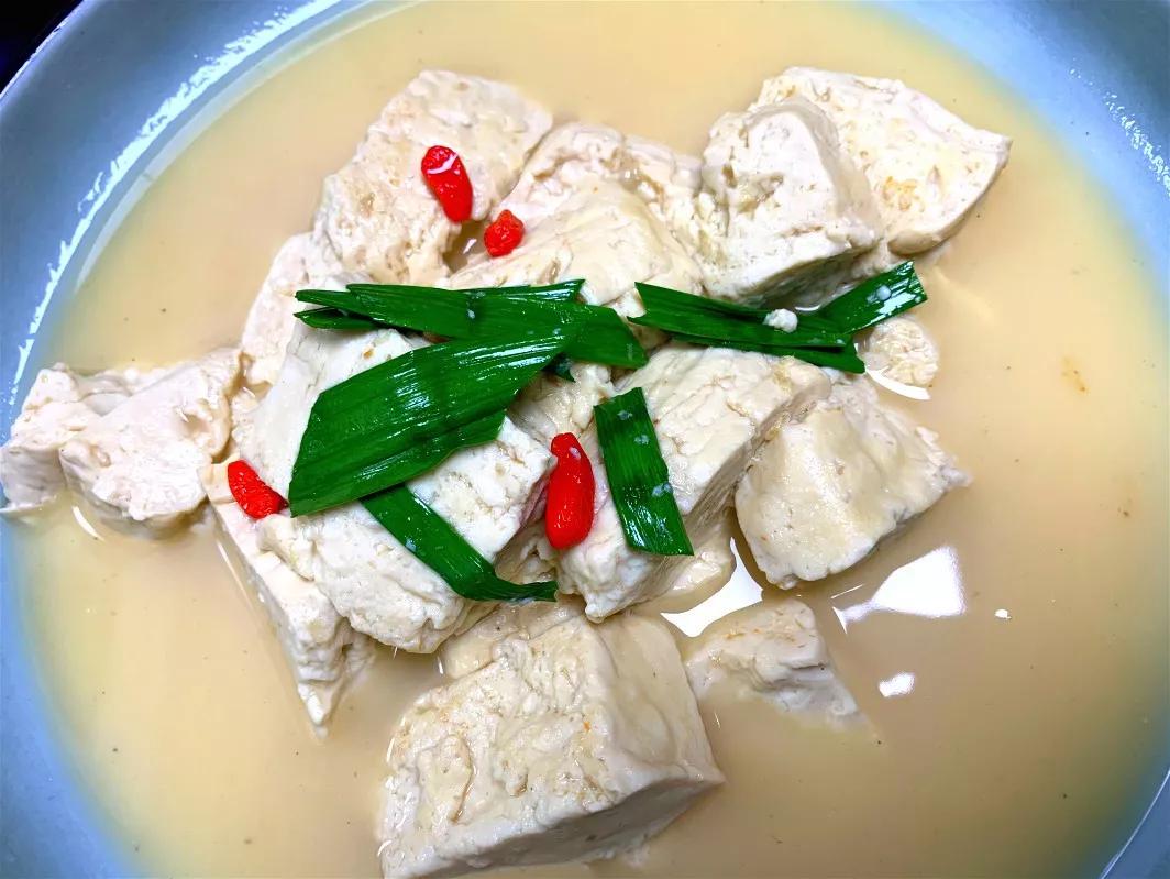 卤水台州豆腐台州豆腐以优质的六月豆,优良的水资源等为原料,通过选豆