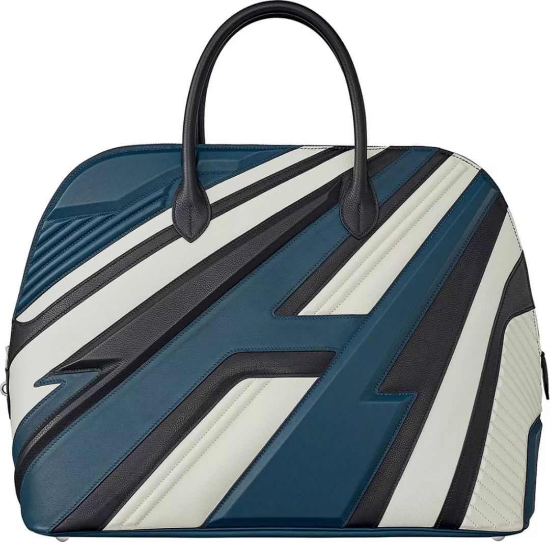 巾还是以皓洁的巨大月盘为背景的斜纹真丝"月光(clair delune)"围巾