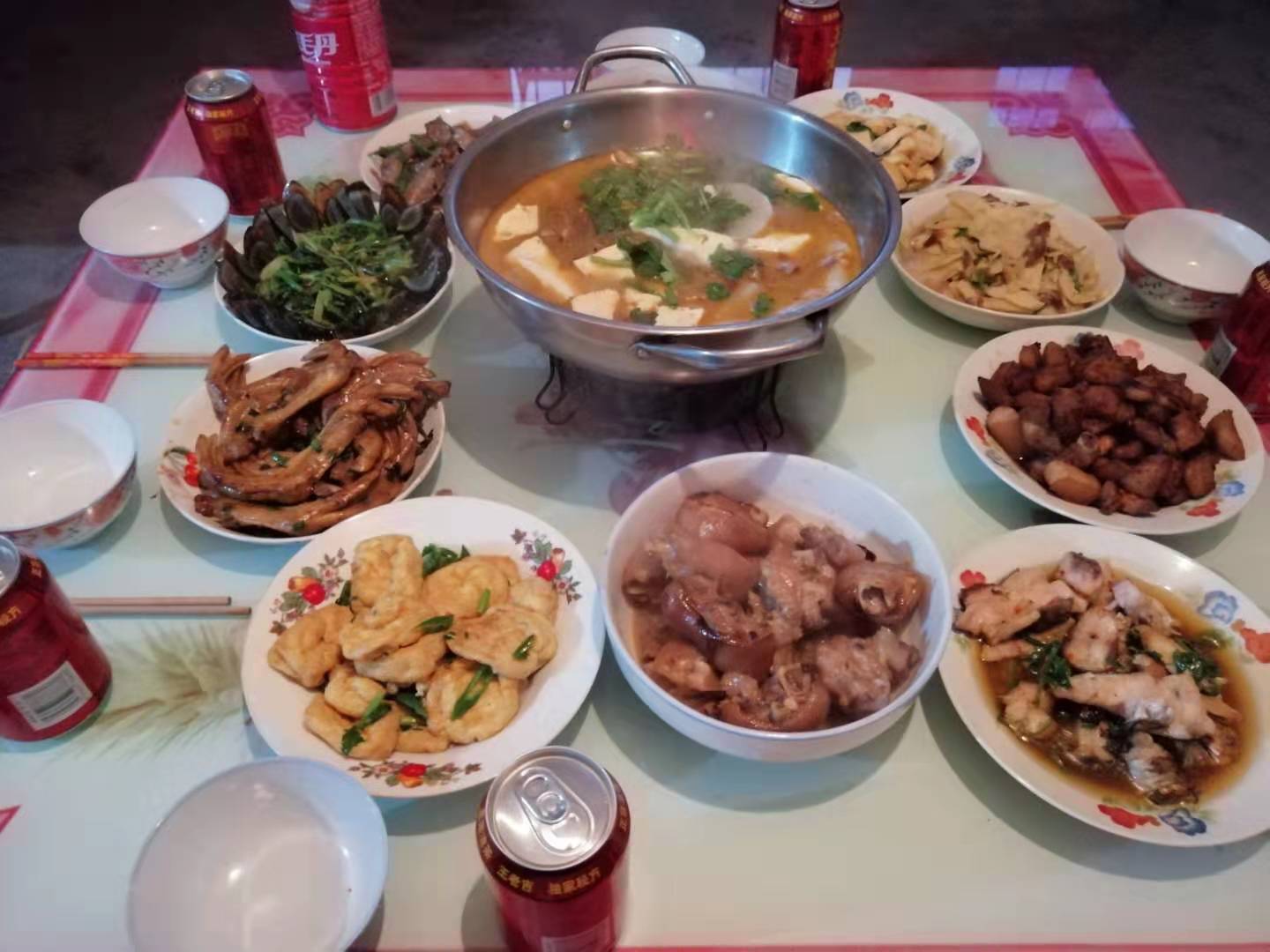 位于故宫博物院的出口神武门外的故宫角楼餐厅推出年夜饭服务,十人