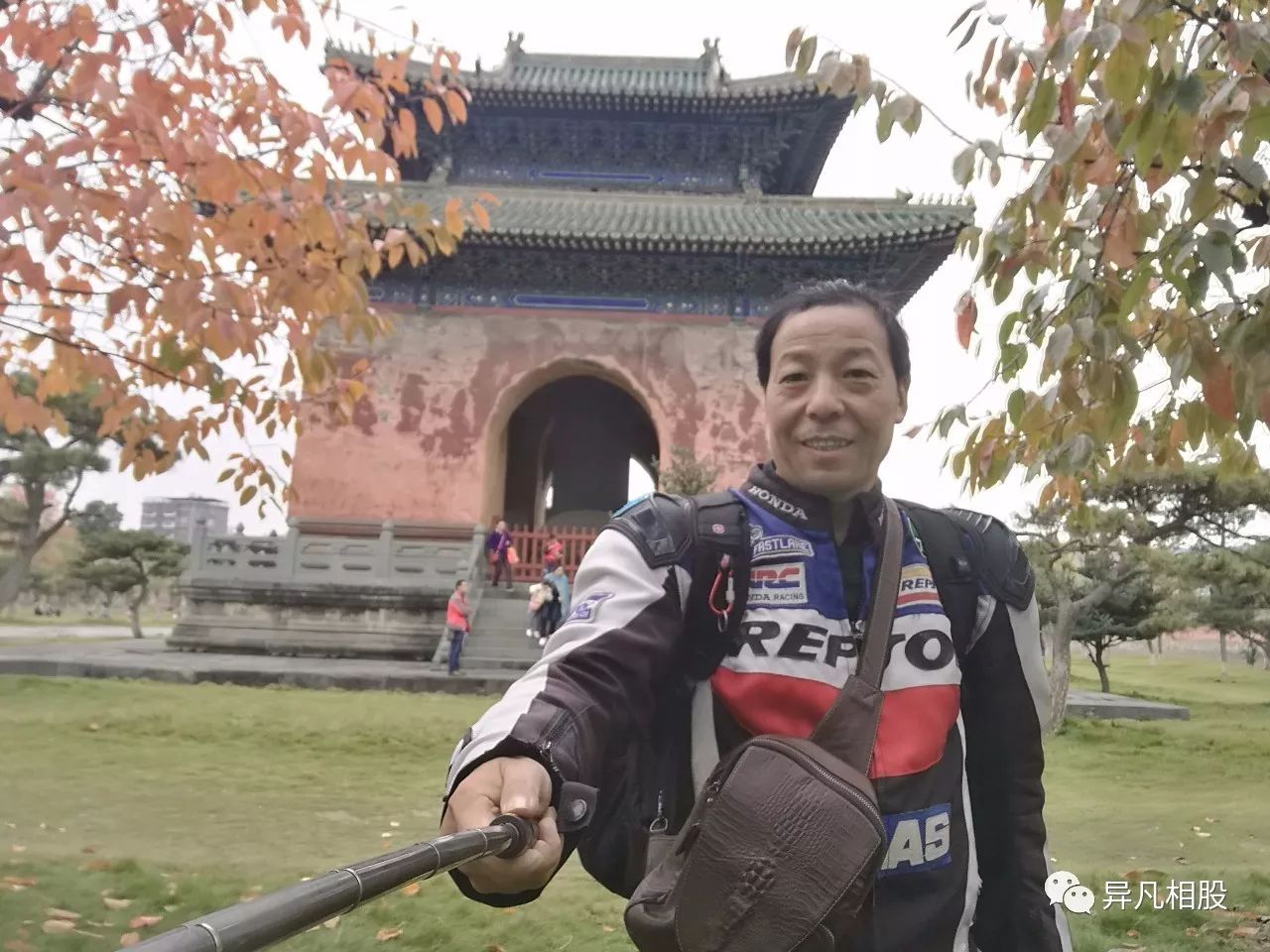 演奏乐器有钟,鼓,吊锣,铙,钹,大木鱼,笙,箫,管,笛等.