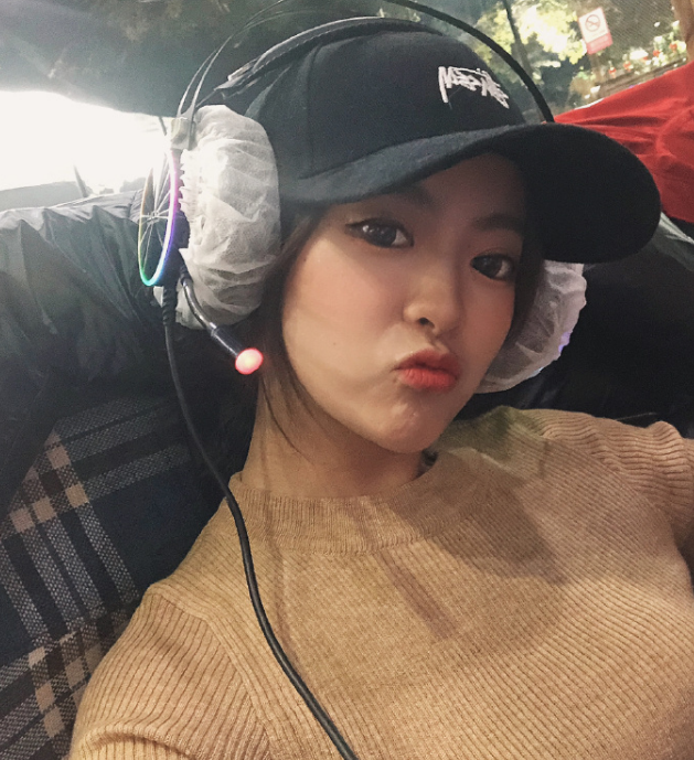 她作为lpl的女解说,功底了得让人钦佩,s10赛季却放到了lck_kris