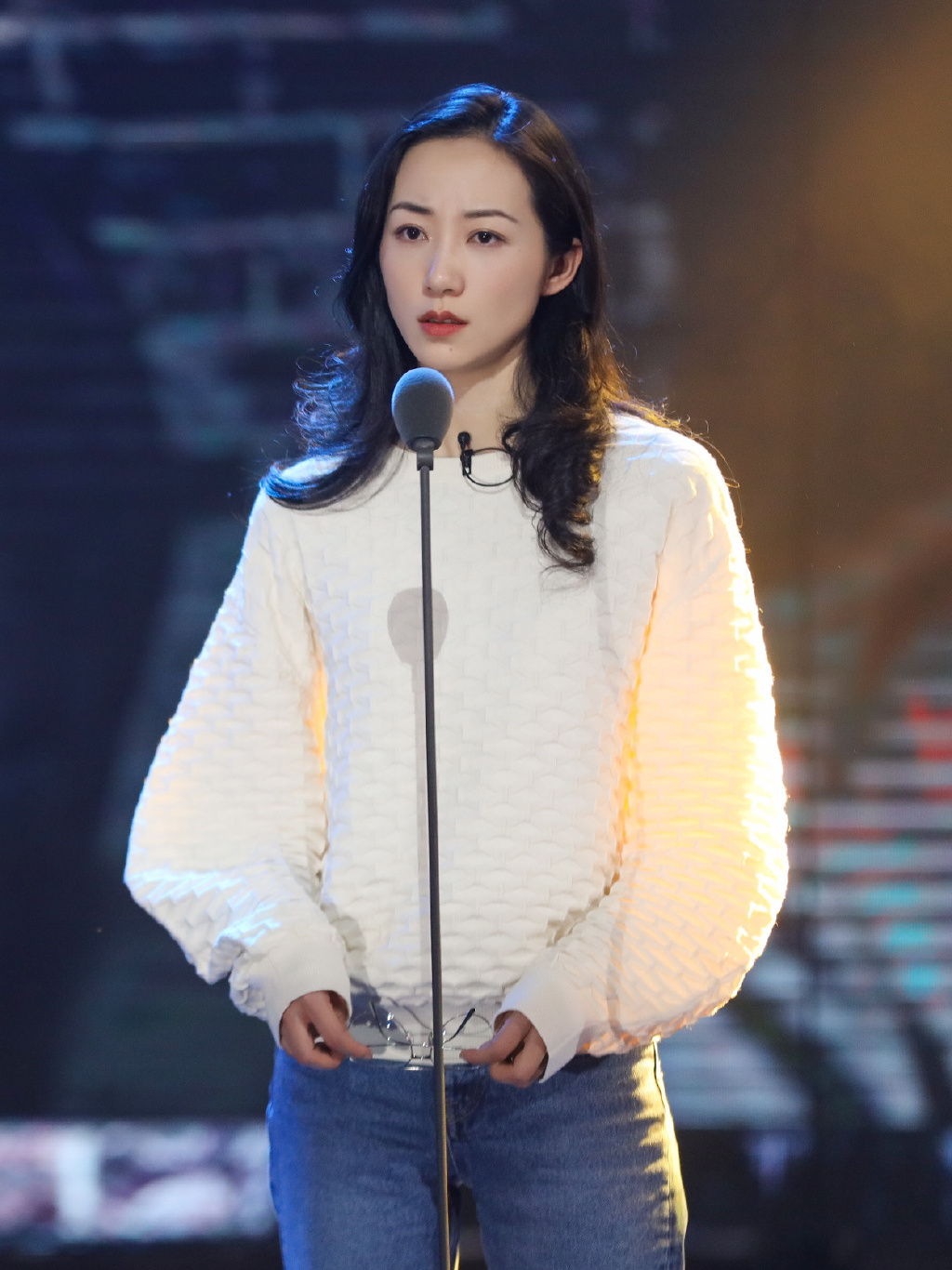 原创37岁韩雪太高级冷灰色套装内搭黑色高领针织衫温柔又知性