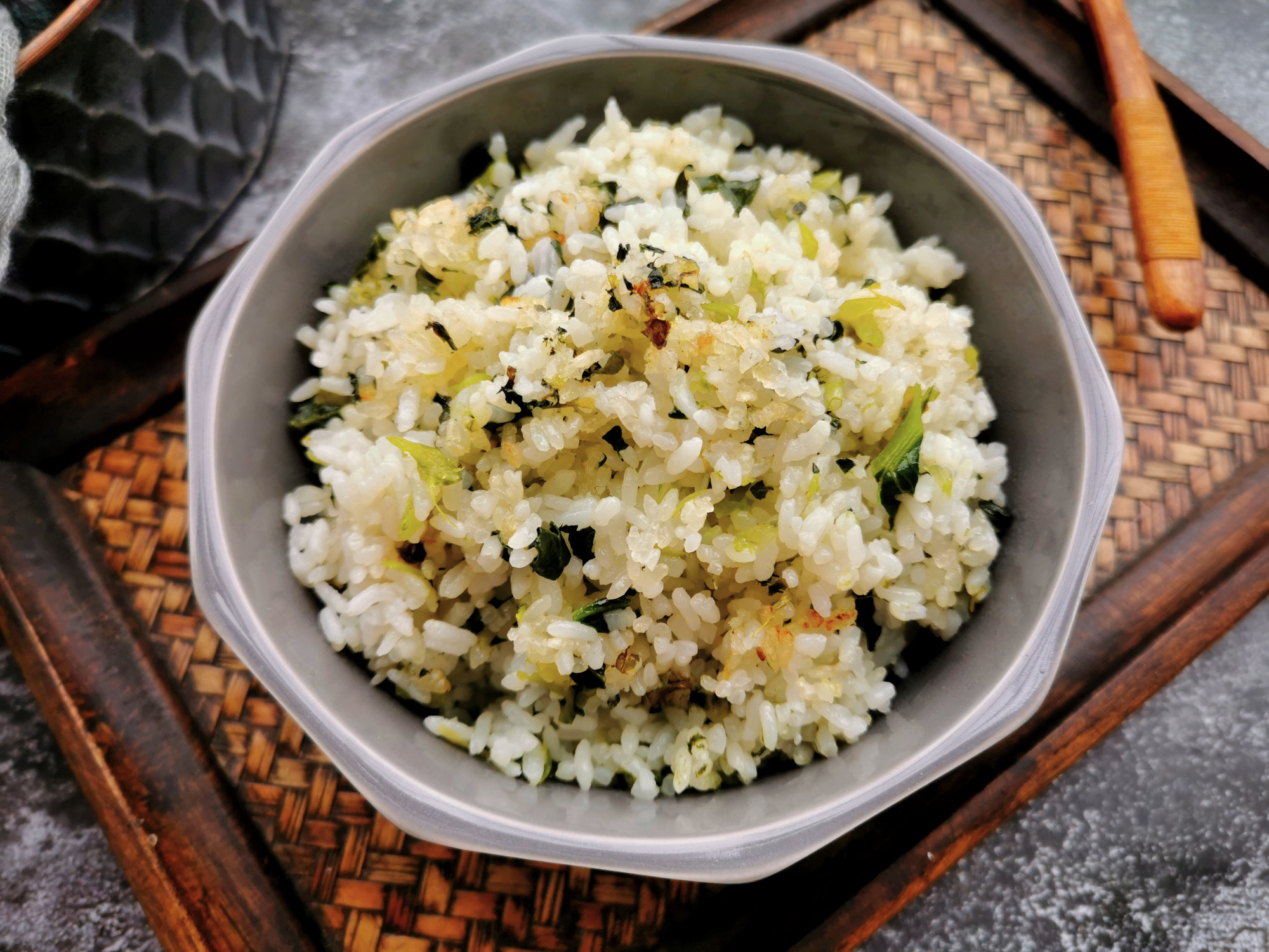 原创没有肉的青菜焖饭80后30年前天天吃咸香适口有锅巴更香