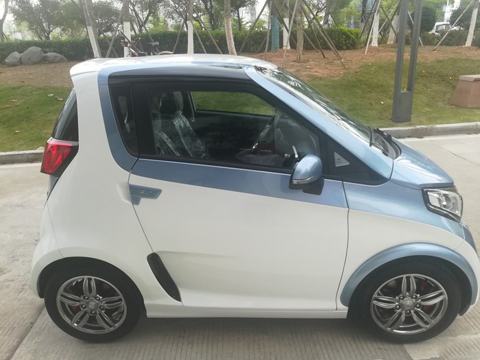 颜值爆表,够时尚众泰e200更凸显美感的则是全系的双色车身搭配,车身