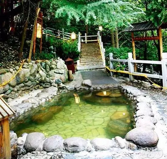 星子温泉自助超市请带上浴袍进入