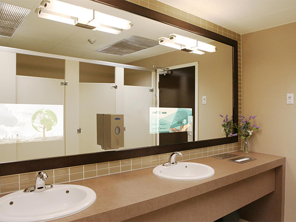 智慧厕所镜面显示屏全新打造广告投放模式