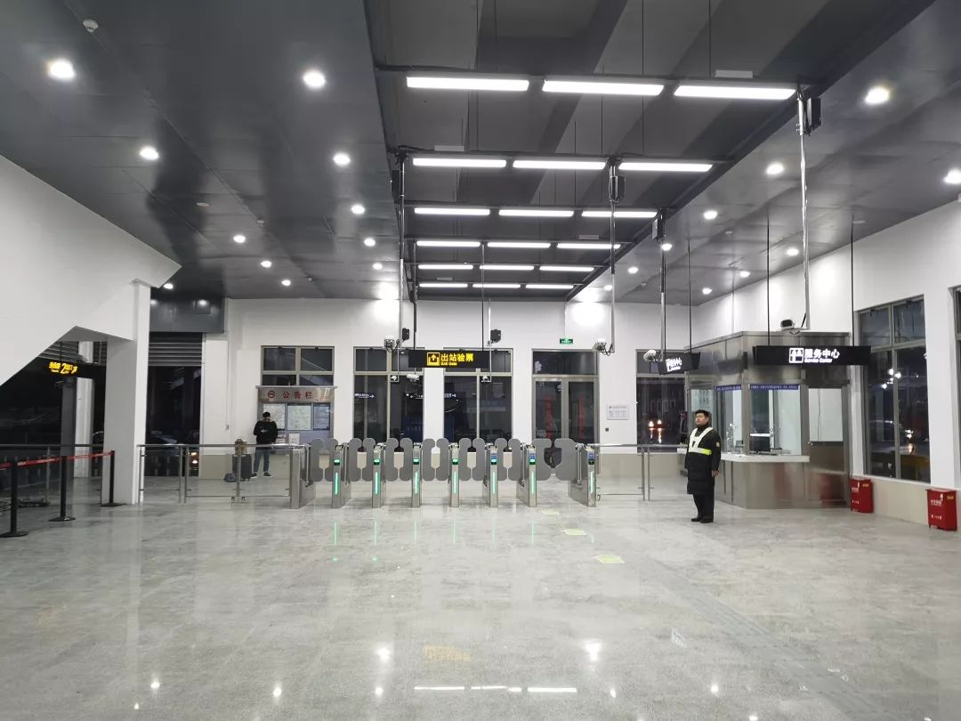 殷高西路地铁站新扩建站厅投入运营!