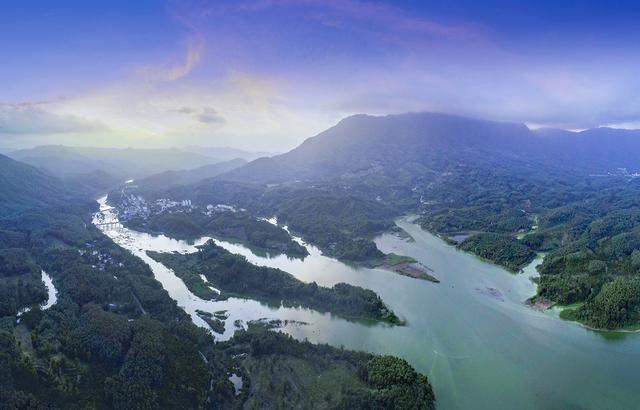 海南省琼中黎族苗族自治县堑对村位于万泉河上游,毗邻牛路岭水库,一到