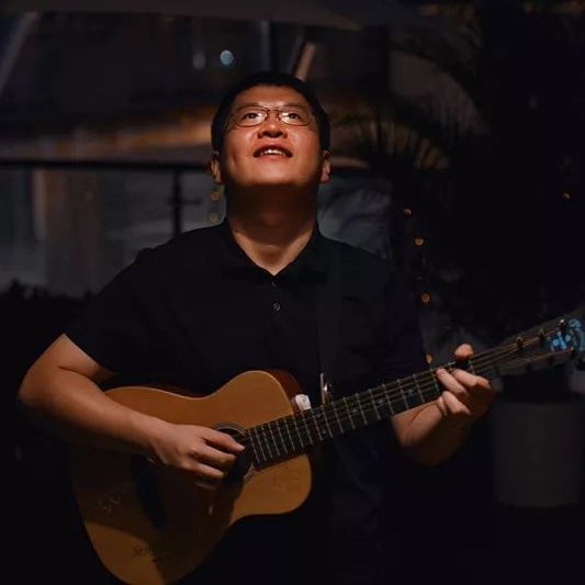 演唱者:吕强原创歌手王逸及他的原创歌曲《痛过以后》演唱者:王逸青岛