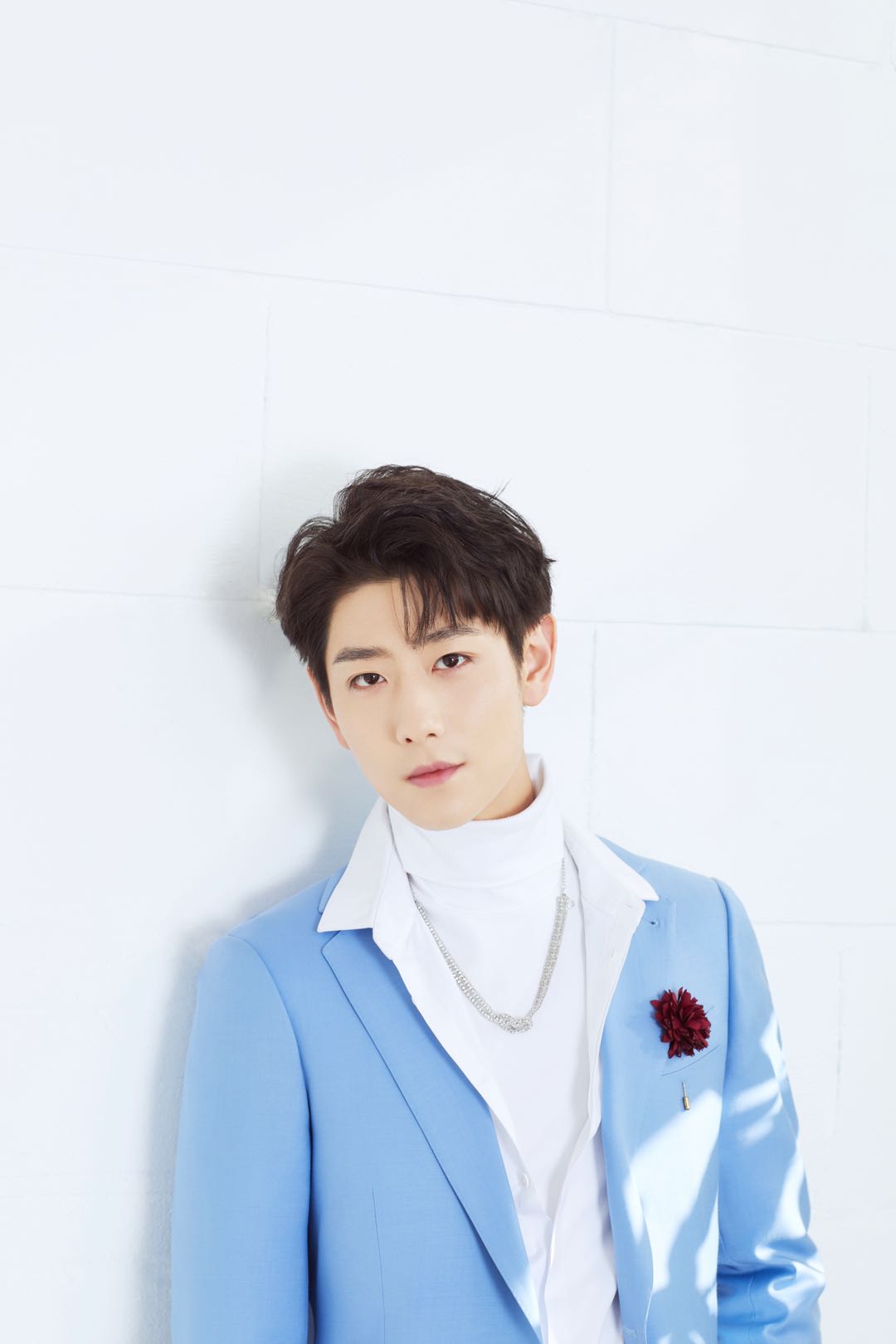 崔雨鑫帅气亮相融屏传播优选盛典   活力开唱引爆全场