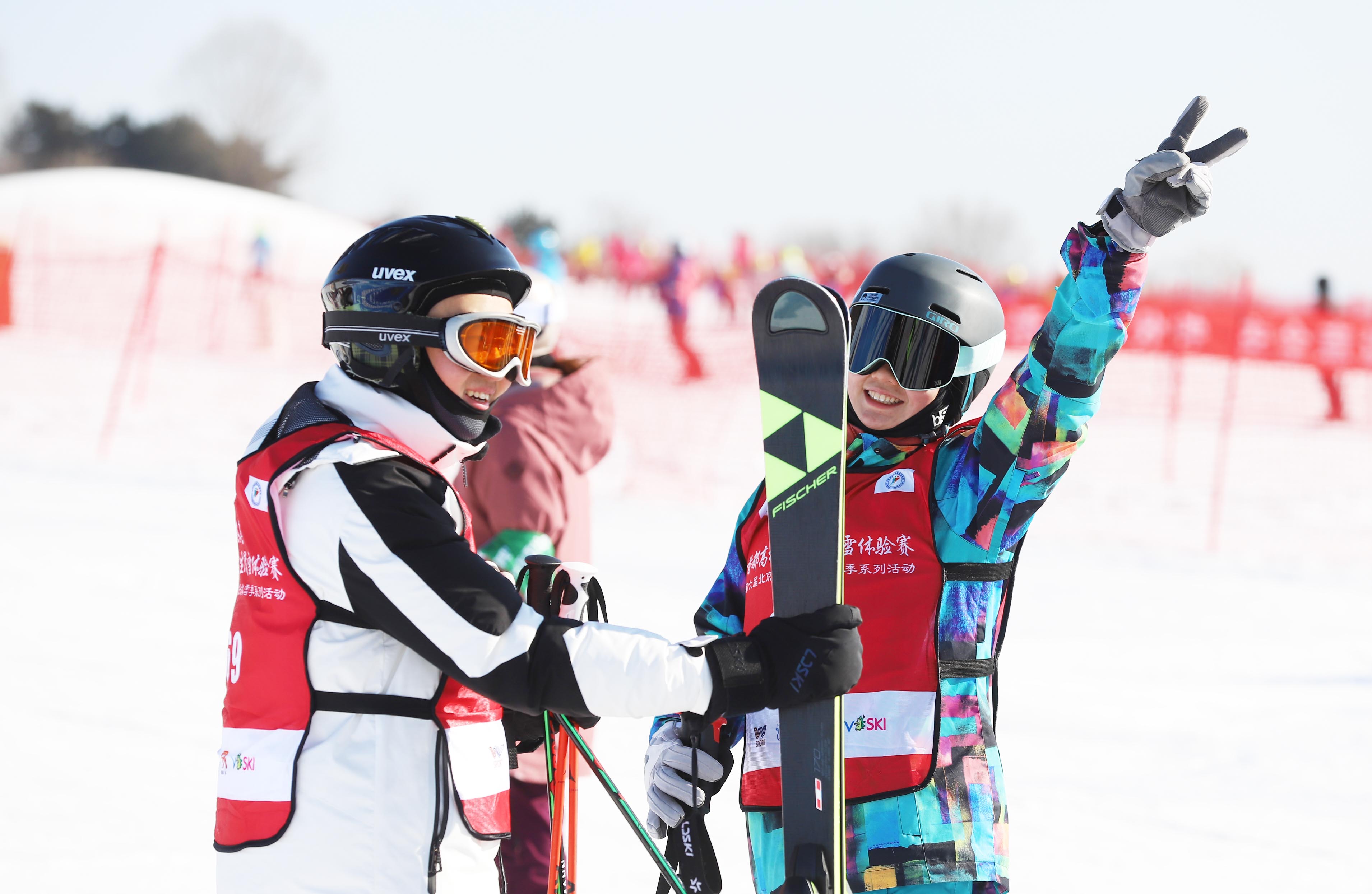 本次活动为期1天,大家从滑雪知识认知,雪具普及,安全滑雪常识培训