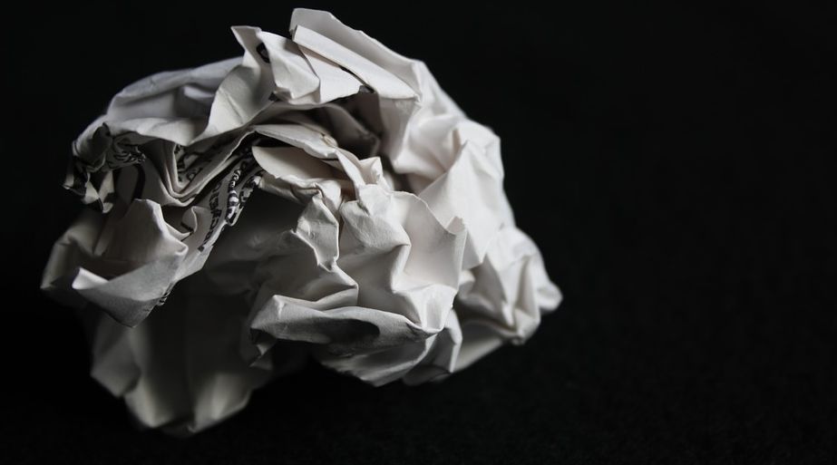 03纸团消毒不严格市面上的纸巾带有各种细菌,用它来止血会将细菌带到