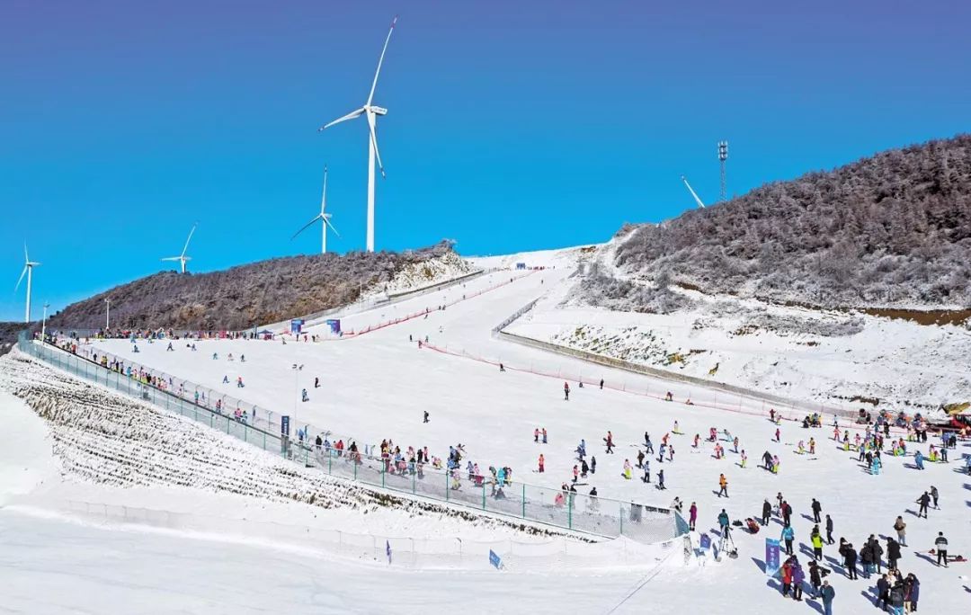 两项国家级冰雪赛事在五峰开赛!_国际滑雪场