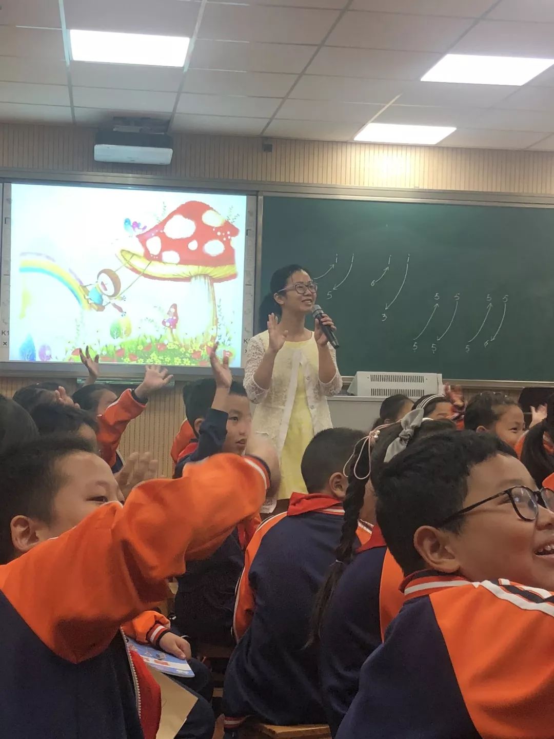 师 生 感 言吴宁五校教师:吴佳佳互联网 进入音乐课堂,究竟应该给常规